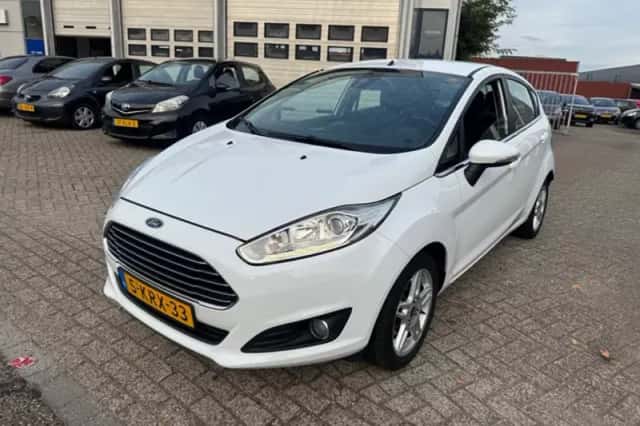Ford Fiesta (2013) thumbnail 3
