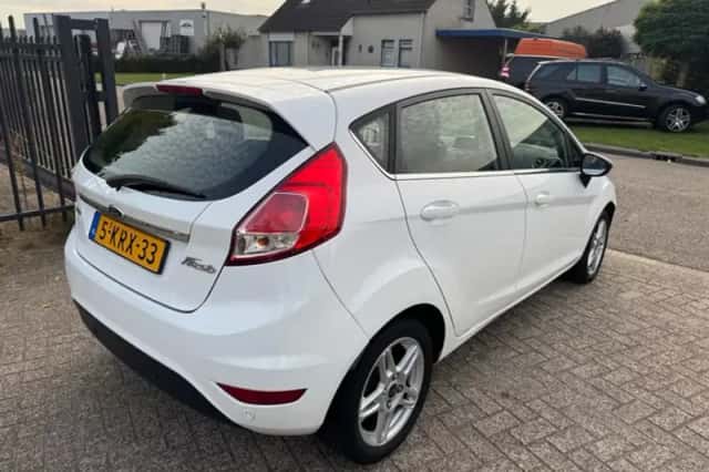 Ford Fiesta (2013) thumbnail 4