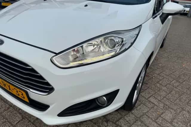 Ford Fiesta (2013) thumbnail 6