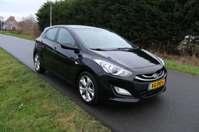 Hyundai i30 (2016) thumbnail 2