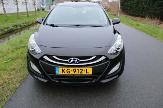 Hyundai i30 (2016) thumbnail 3
