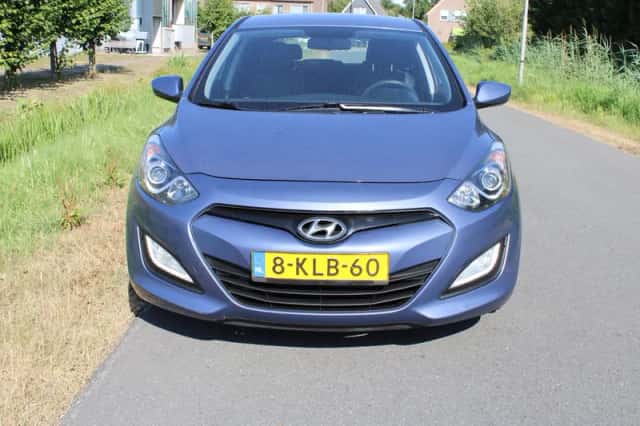 Hyundai i30 (2012) thumbnail 2
