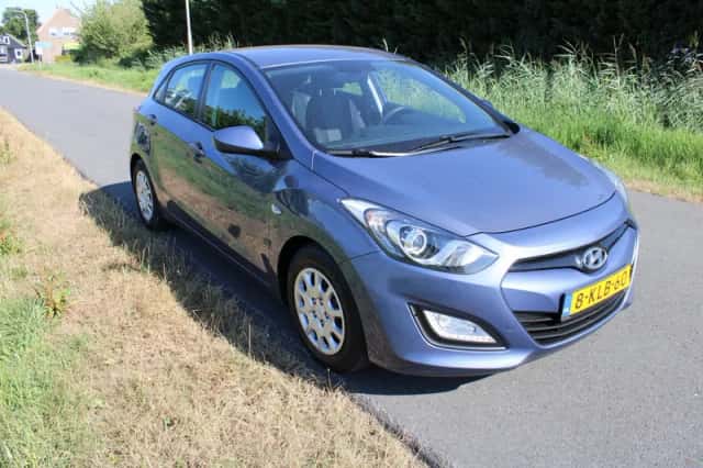 Hyundai i30 (2012) thumbnail 3