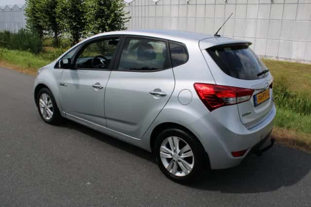 Hyundai ix20 (2011) thumbnail 3