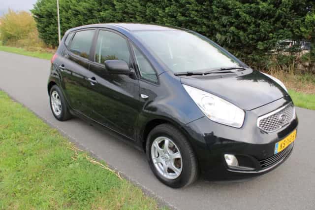 Kia Venga (2010) thumbnail 4