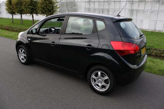 Kia Venga (2010) thumbnail 5