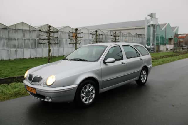 Lancia Lybra SW (1999) thumbnail 2