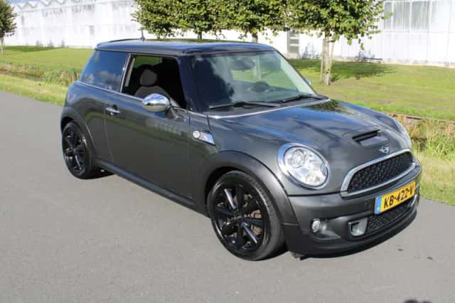 MINI Cooper S (2010) thumbnail 3