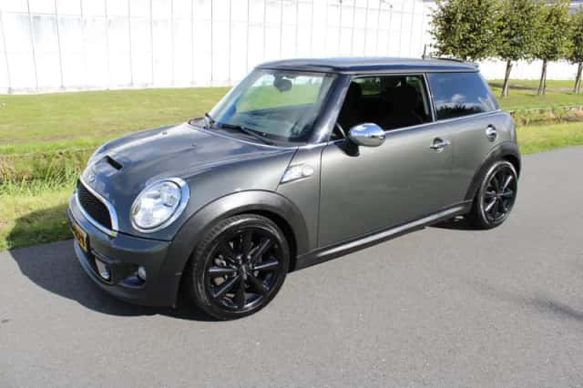 MINI Cooper S (2010) thumbnail 4
