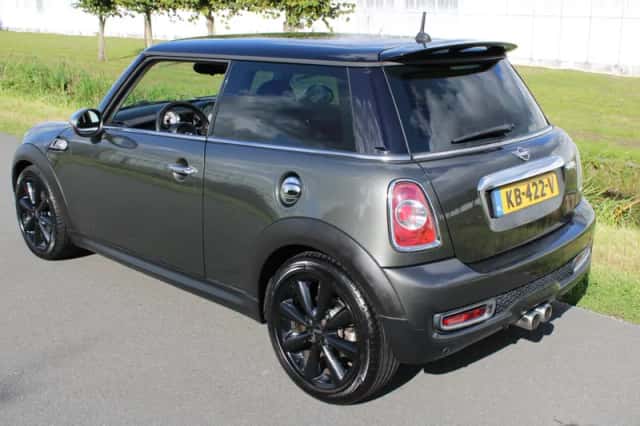 MINI Cooper S (2010) thumbnail 5
