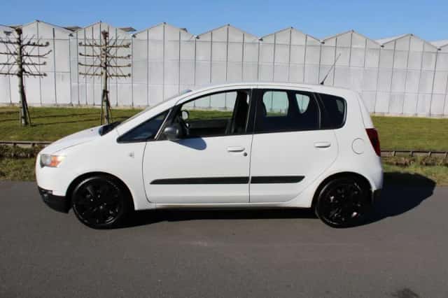 Mitsubishi Colt (2010) thumbnail 5