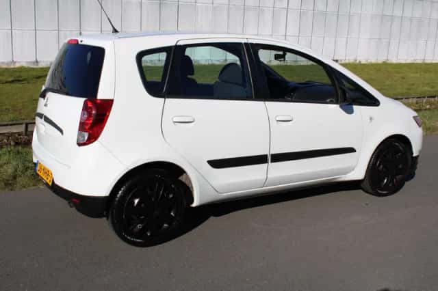 Mitsubishi Colt (2010) thumbnail 6