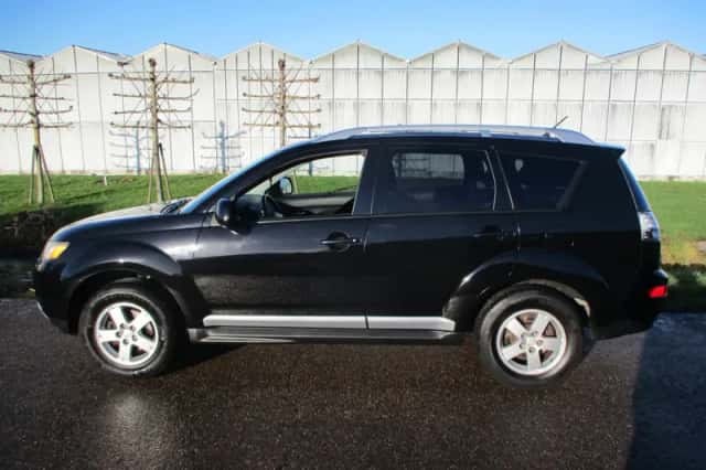 Mitsubishi Outlander (2010) thumbnail 1