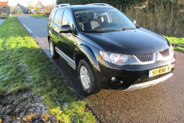 Mitsubishi Outlander (2010) thumbnail 4