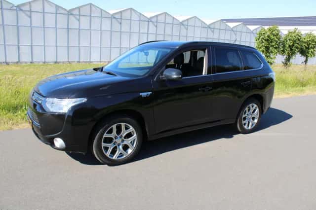 Mitsubishi Outlander (2013) thumbnail 1