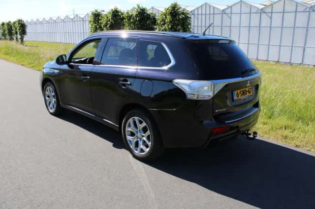 Mitsubishi Outlander (2013) thumbnail 2