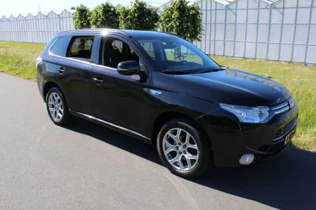 Mitsubishi Outlander (2013) thumbnail 3