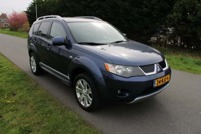 Mitsubishi Outlander (2009) thumbnail 4