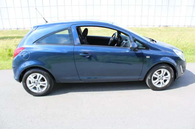 Opel Corsa (2013) thumbnail 3