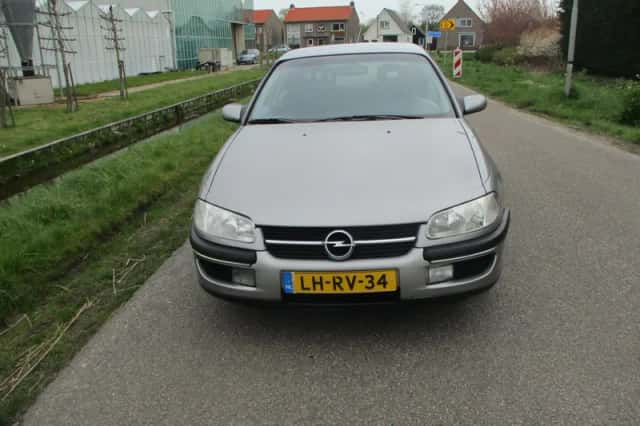 Opel Omega (1995) thumbnail 2