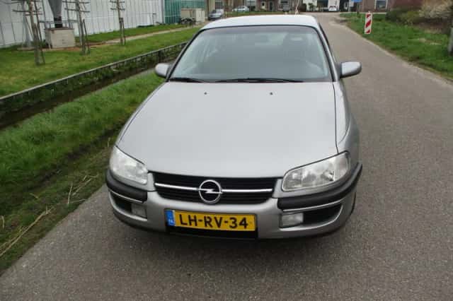 Opel Omega (1995) thumbnail 6