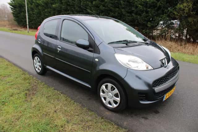 Peugeot 107 (2011) thumbnail 3