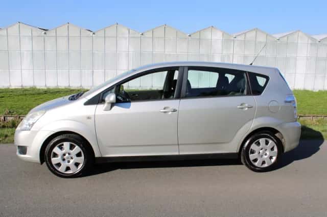 Toyota Verso (2007) thumbnail 2