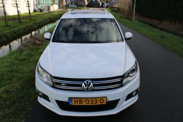 Volkswagen Tiguan (2015) thumbnail 2