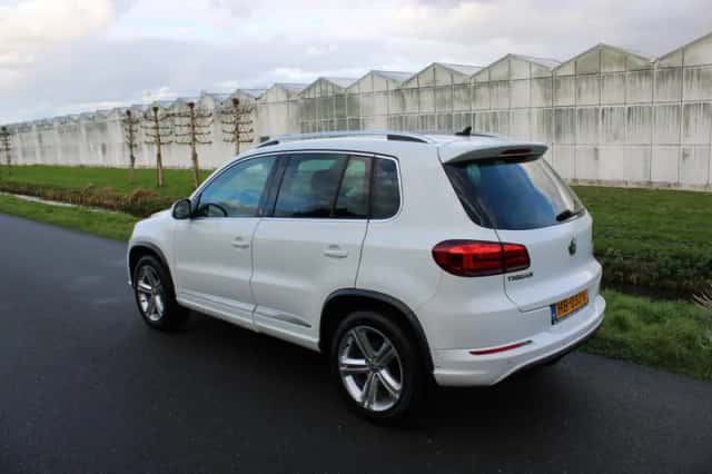 Volkswagen Tiguan (2015) thumbnail 6