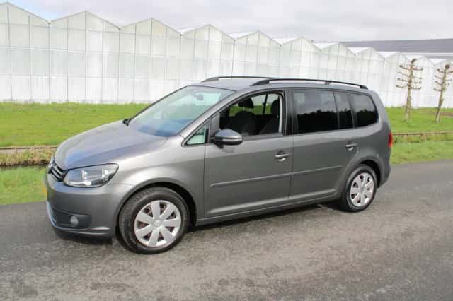 Volkswagen Touran (2011) thumbnail 2