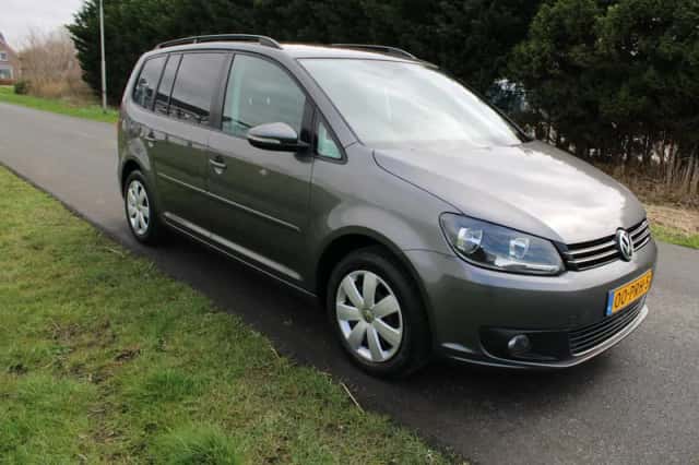 Volkswagen Touran (2011) thumbnail 3