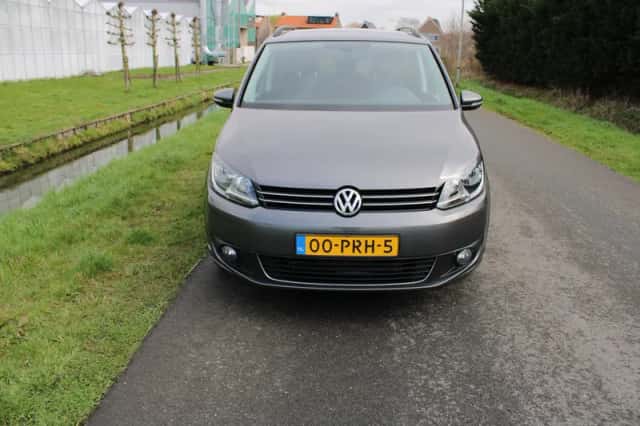 Volkswagen Touran (2011) thumbnail 4