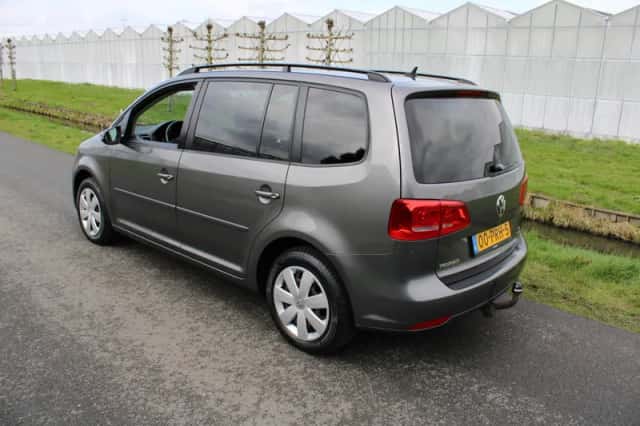 Volkswagen Touran (2011) thumbnail 5