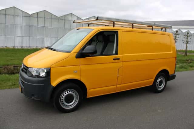 Volkswagen Transporter (2013) thumbnail 2