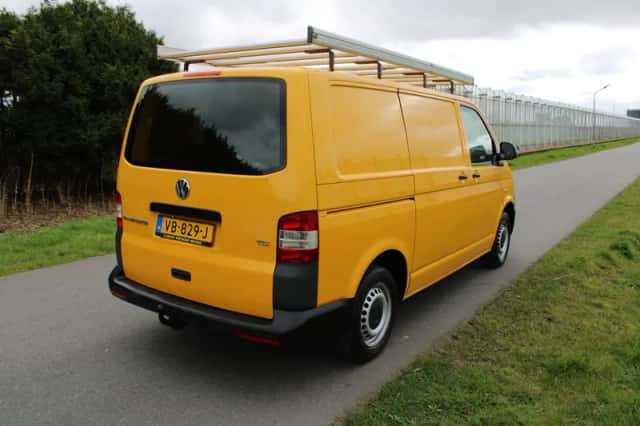 Volkswagen Transporter (2013) thumbnail 6