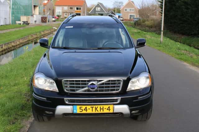 Volvo XC90 (2011) thumbnail 3
