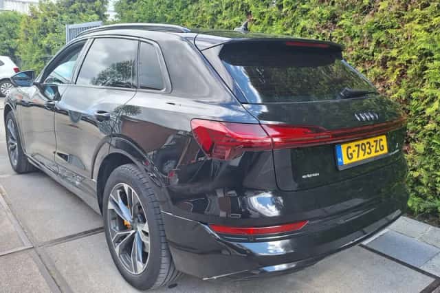 Audi e-tron (2019) thumbnail 2