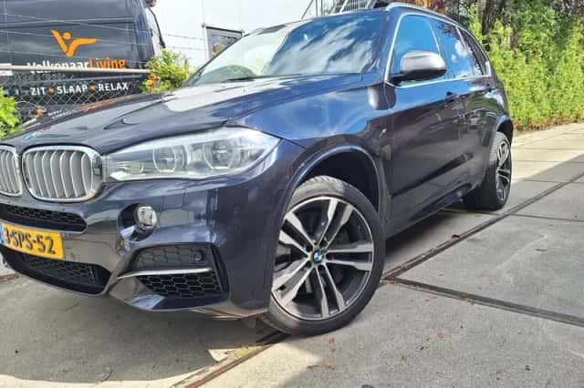 BMW X5 (2013) thumbnail 1