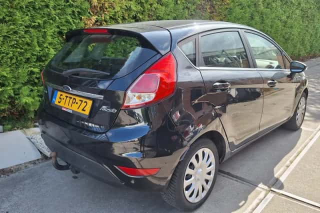 Ford Fiesta (2014) thumbnail 4