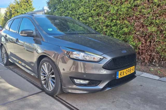 Ford Focus (2018) thumbnail 3