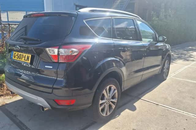 Ford Kuga (2018) thumbnail 2