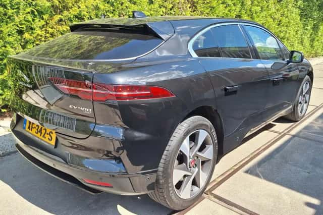 Jaguar I-Pace (2018) thumbnail 4