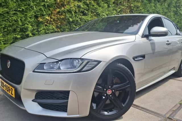 Jaguar XF (2018) thumbnail 1