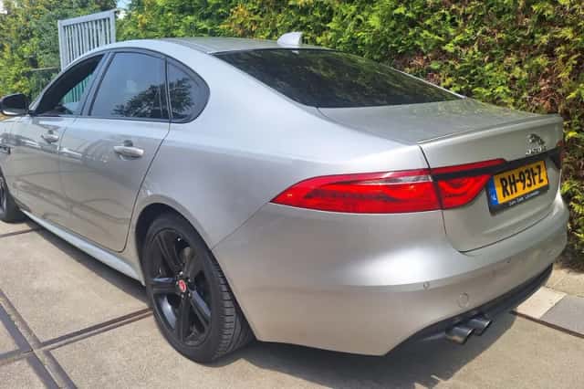 Jaguar XF (2018) thumbnail 4