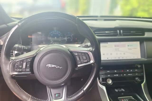 Jaguar XF (2018) thumbnail 6