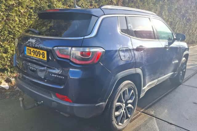 Jeep Compass (2018) thumbnail 2
