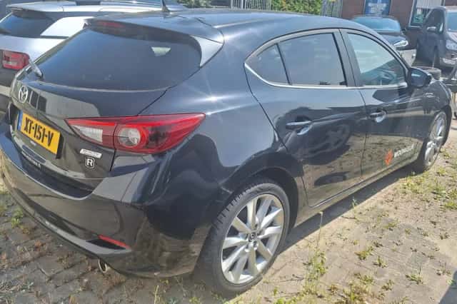 Mazda 3 (2019) thumbnail 2