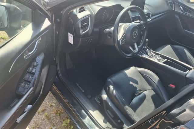 Mazda 3 (2019) thumbnail 5