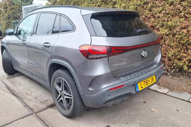 Mercedes-Benz EQA (2021) thumbnail 2