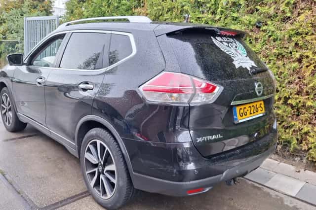 Nissan X-Trail (2015) thumbnail 2